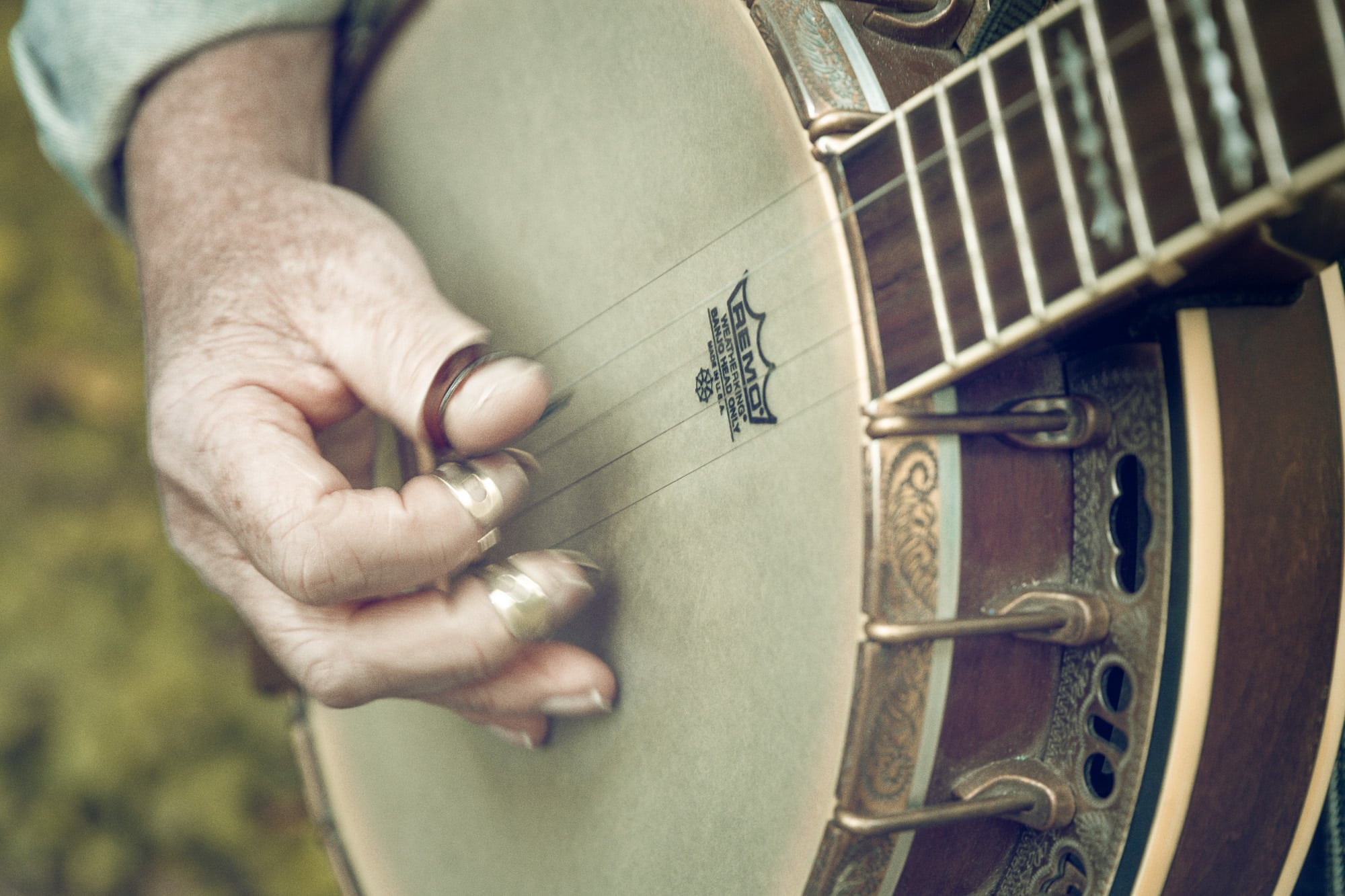 Ton-dunbar-banjo-player-closeup-somerset-3