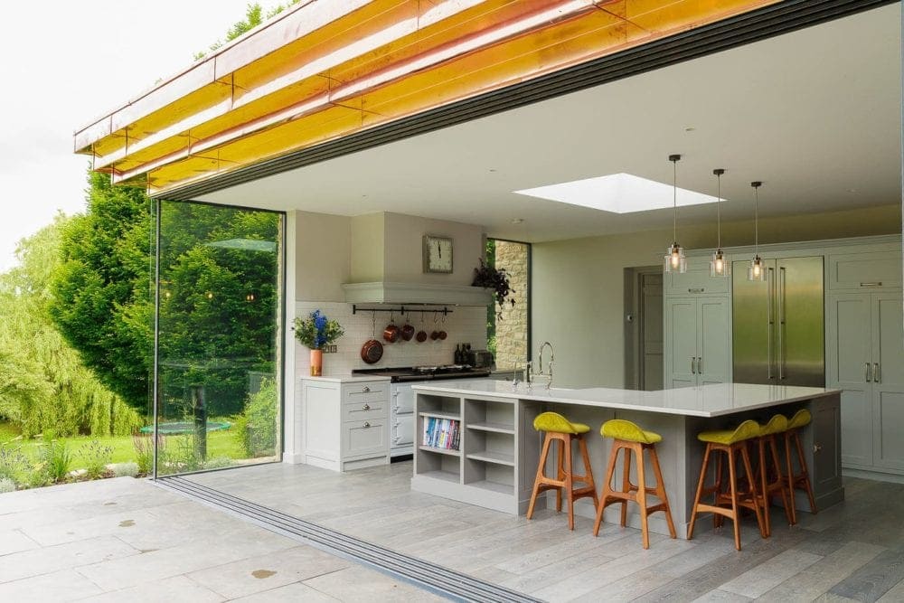 Kitchen-photographer-glass-and-grey-outside-in