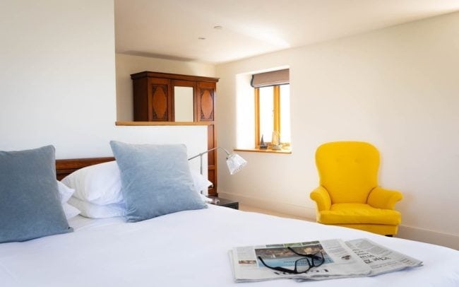 Luxury-hotel-photographer-bedroom